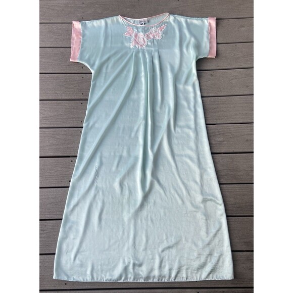 Natori Other - Natori Satin Nightgown Embroidered Floral Short Sleeve Women’s L Saks Fifth